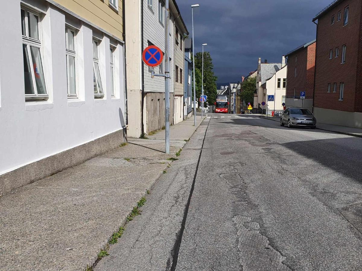 Near Brosundet, Newly Refurnished, Free Street Parking Apartment Alesund Exterior photo